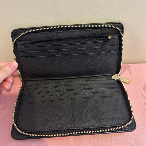 Michael Kors Hamilton Continental Lock Wallet - Picture 5 of 8